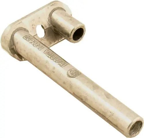 Ein Metallprüfnippel mit T-förmigem Kopf und einer angeschweißten Verlängerung. Er wird in Bimsch-Messöffnungen eingesetzt. Produkt der Marke Wolf.
